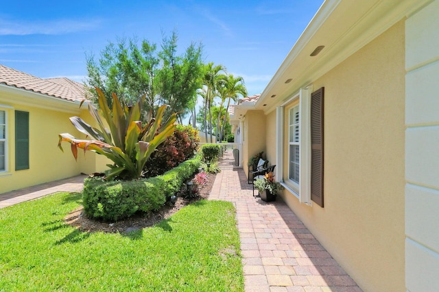 5021 Magnolia Bay Cir, Palm Beach Gardens, FL 33418 - view of grassy yard