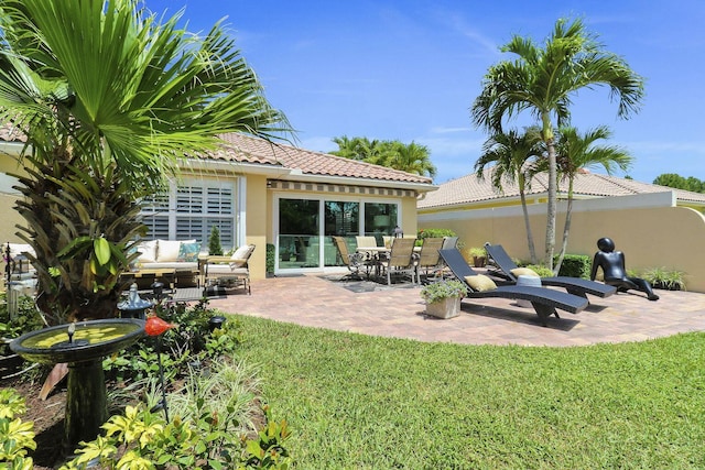 5021 Magnolia Bay Cir, Palm Beach Gardens, FL 33418 - view of patio featuring outdoor lounge area