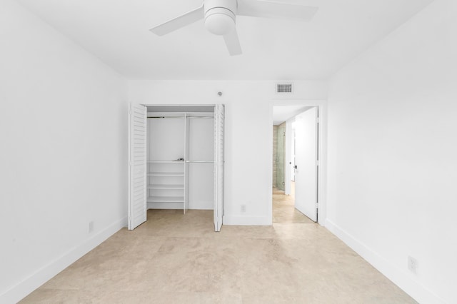 unfurnished bedroom featuring baseboards, a closet, and a ceiling fan