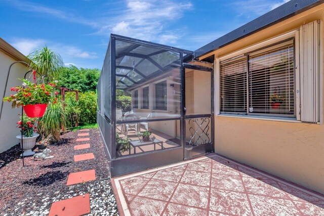 1420 NW 27th Ave, Delray Beach, FL 33445 - view of patio featuring a lanai