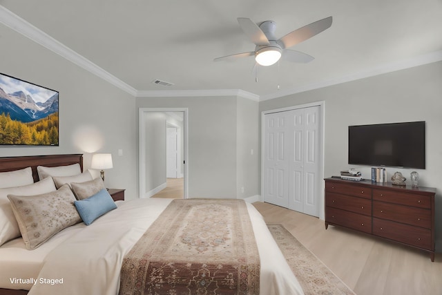 4365 SW Bimini Cir S, Palm City, FL 34990 - bedroom featuring light wood-style floors, ornamental molding, a closet, ceiling fan, and baseboards