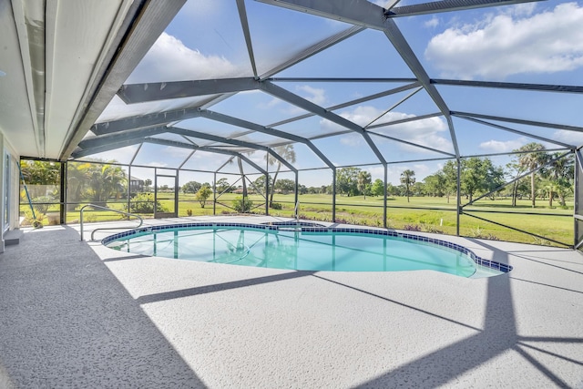 view of pool featuring a patio, a pool with connected hot tub, a yard, and glass enclosure