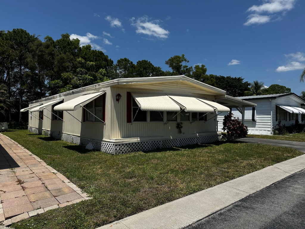 view of front of house with a front yard