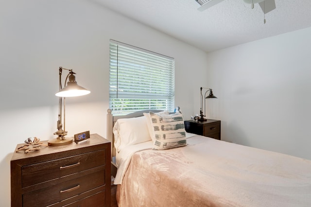 bedroom with a ceiling fan