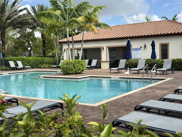 13044 Anthorne Ln, Boynton Beach, FL 33436 - community pool with a patio area