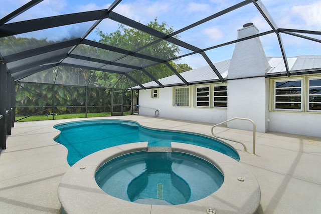 895 SE Waterside Way, Stuart, FL 34997 - view of swimming pool featuring a pool with connected hot tub and a patio