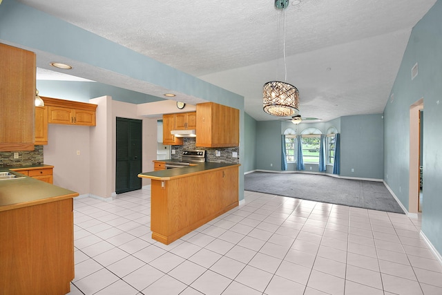 895 SE Waterside Way, Stuart, FL 34997 - kitchen featuring stainless steel electric stove, open floor plan, a ceiling fan, decorative backsplash, and vaulted ceiling