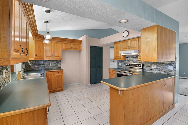 895 SE Waterside Way, Stuart, FL 34997 - kitchen featuring electric stove, lofted ceiling, a peninsula, light tile patterned floors, and a sink