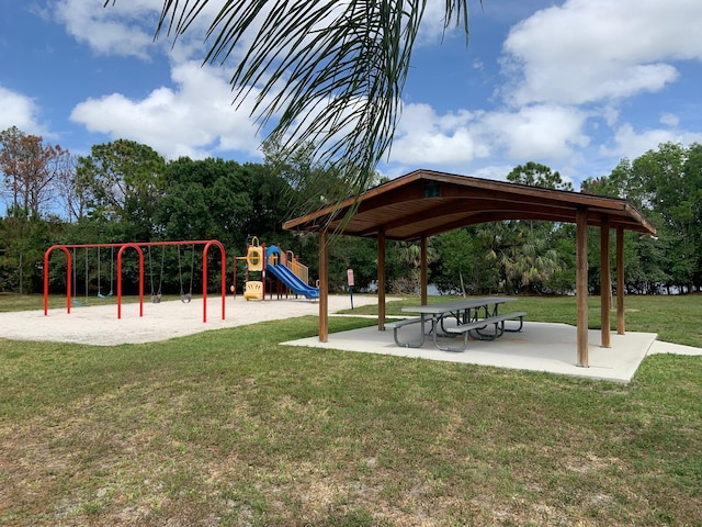 895 SE Waterside Way, Stuart, FL 34997 - view of property's community with a gazebo and a yard