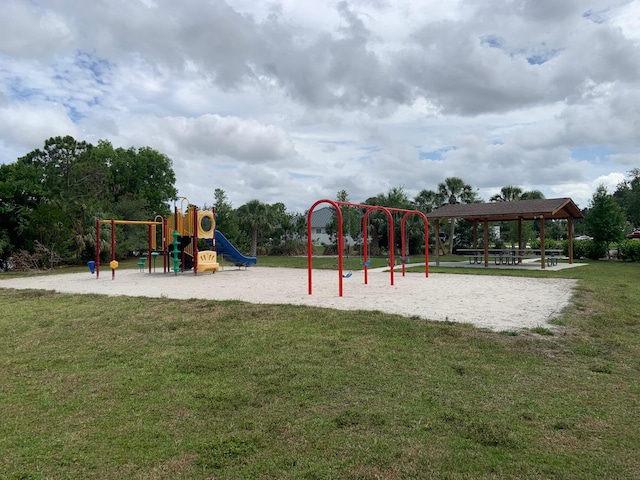895 SE Waterside Way, Stuart, FL 34997 - community playground with a lawn and a gazebo