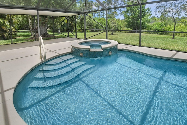 895 SE Waterside Way, Stuart, FL 34997 - view of pool featuring a patio, a yard, a pool with connected hot tub, and a lanai