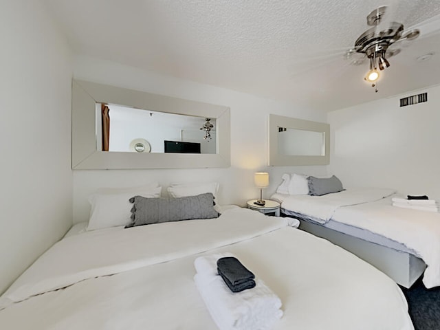 3100 Parkway Blvd Unit 310, Kissimmee, FL 34747 - bedroom featuring a textured ceiling