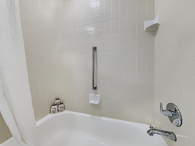 3100 Parkway Blvd Unit 310, Kissimmee, FL 34747 - bathroom with  shower combination