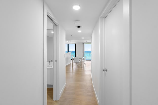 3360 S Ocean Blvd Unit 5Fii, Palm Beach, FL 33480 - hallway featuring light wood-style floors, recessed lighting, and baseboards