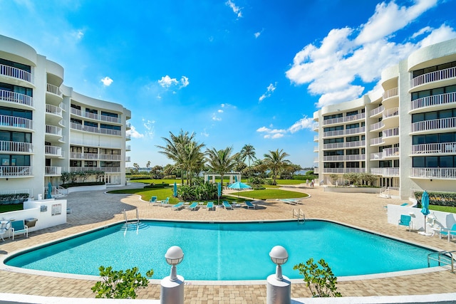 3360 S Ocean Blvd Unit 5Fii, Palm Beach, FL 33480 - community pool with a patio area