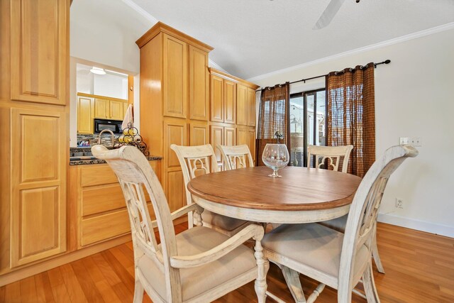 dining area featuring ornamental molding, light wood-type flooring, ceiling fan, and baseboards