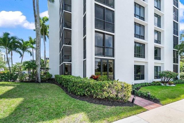 view of apartment building / complex