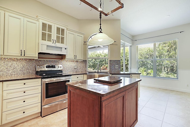 227 Shorewood Way, Jupiter, FL 33458 - kitchen with stainless steel range with electric cooktop, white microwave, a sink, and cream cabinets