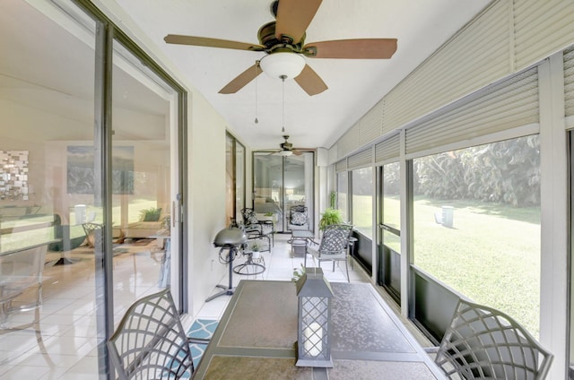 sunroom / solarium featuring a ceiling fan and vaulted ceiling
