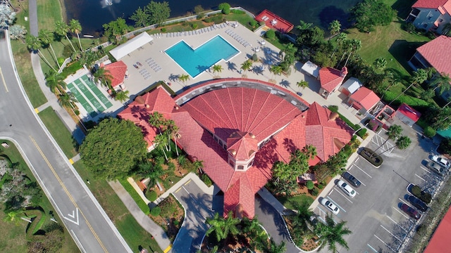 bird's eye view of a pool area and a large body of water