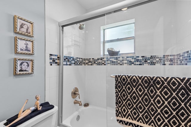 bathroom featuring toilet and washtub / shower combination