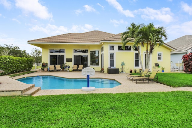 view of swimming pool with a patio area and a ceiling fan