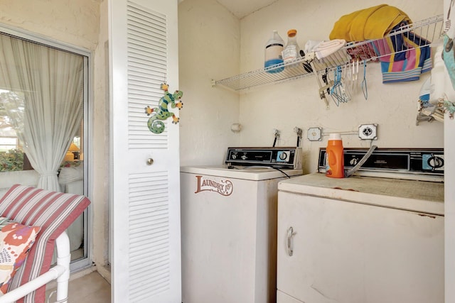 5200 Privet B Pl Unit B, Delray Beach, FL 33484 - laundry room featuring separate washer and dryer