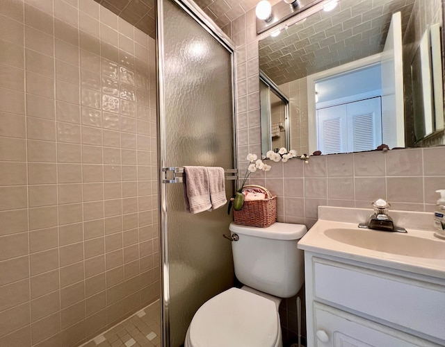 full bathroom featuring tile walls, a stall shower, vanity, toilet, and backsplash