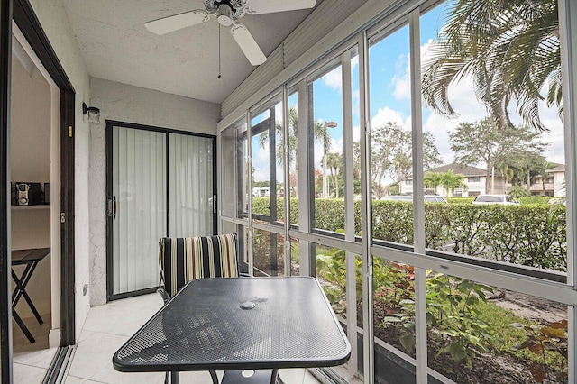 sunroom featuring a ceiling fan