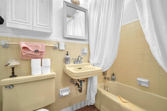 730 NE 23rd Pl, Pompano Beach, FL 33064 - full bathroom featuring tile walls, shower / bathtub combination with curtain, and a sink