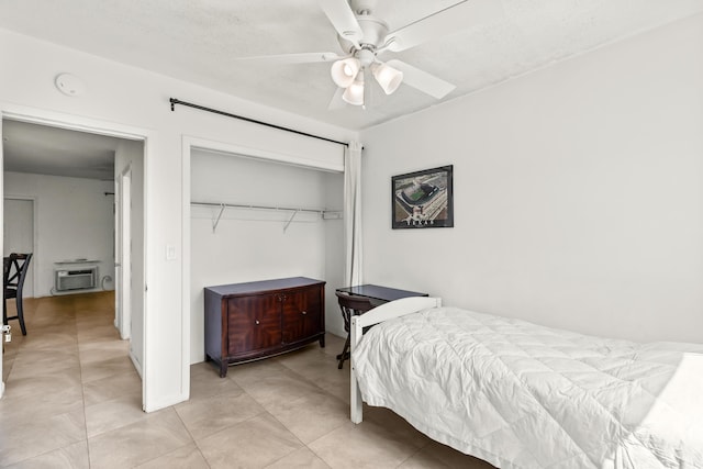 bedroom featuring a closet and ceiling fan