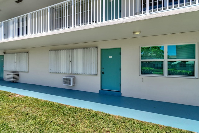 view of exterior entry featuring stucco siding