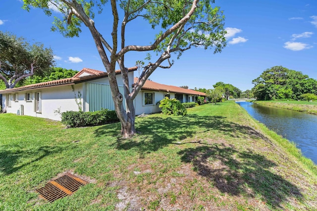 6120 Kings Gate Cir, Delray Beach, FL 33484 - view of grassy yard featuring a water view