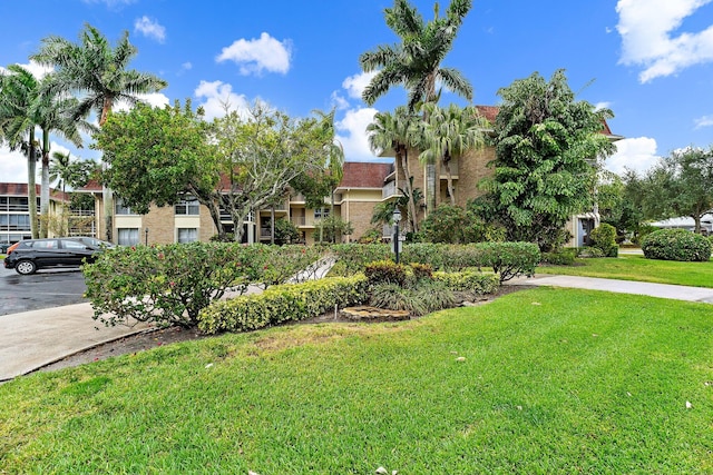 view of front of property featuring a front yard and stucco siding