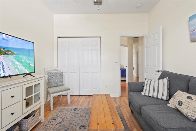 living room with light wood-type flooring and ceiling fan