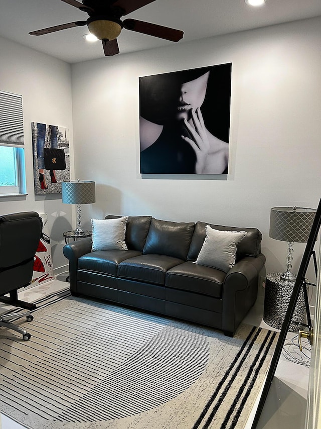 living area featuring ceiling fan and recessed lighting
