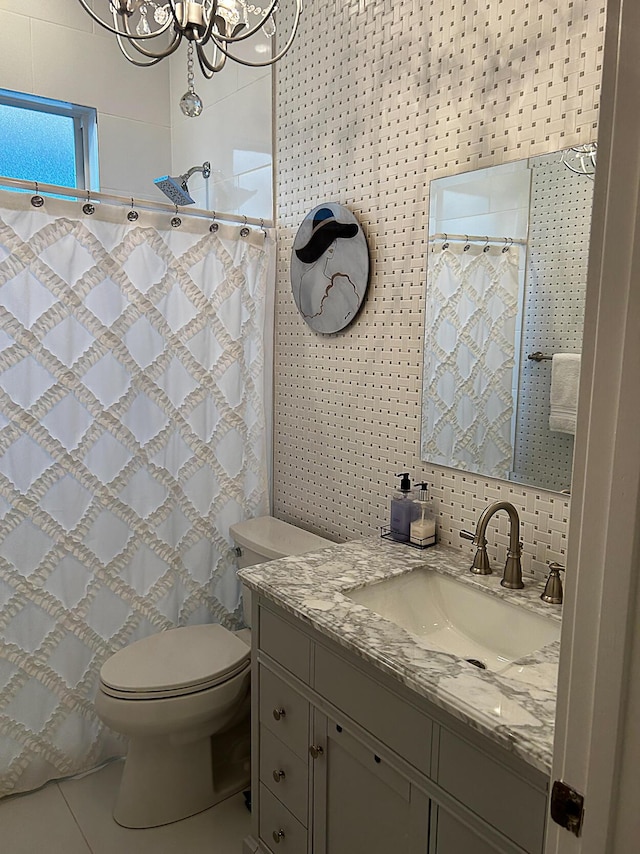 full bath with tile patterned flooring, toilet, vanity, a chandelier, and a shower with shower curtain