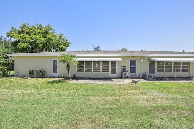 195 High Point Ter E Unit C, Delray Beach, FL 33445 - back of property featuring a lawn, central AC, and stucco siding