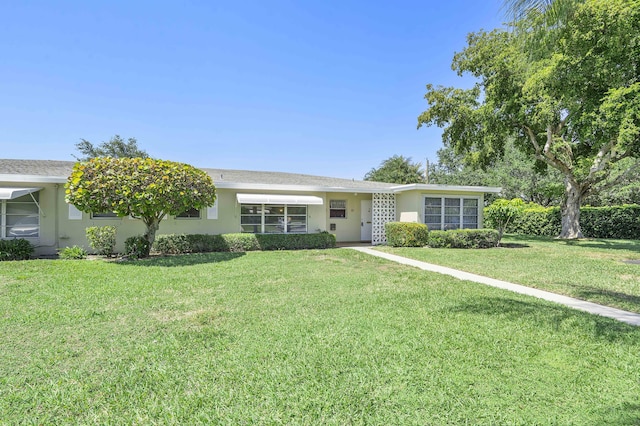 195 High Point Ter E Unit C, Delray Beach, FL 33445 - ranch-style house with stucco siding and a front yard