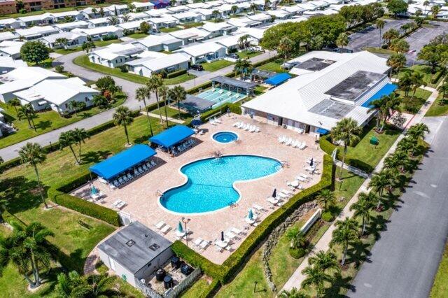 bird's eye view of a pool area
