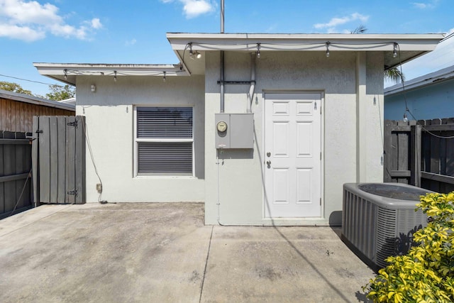 18 S D St, Lake Worth Beach, FL 33460 - entrance to property featuring cooling unit, fence, a patio area, and stucco siding