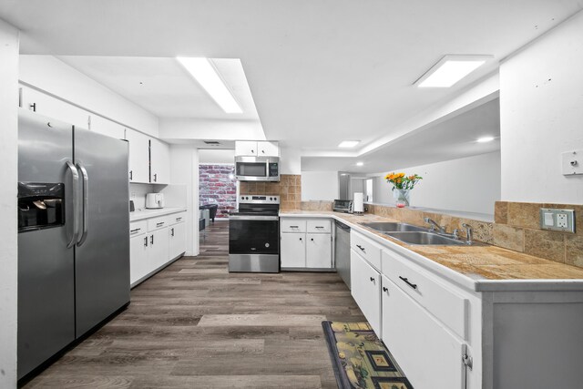 356 SE Prima Vista Blvd, Port Saint Lucie, FL 34983 - kitchen with stainless steel appliances, a sink, dark wood-type flooring, tasteful backsplash, and recessed lighting