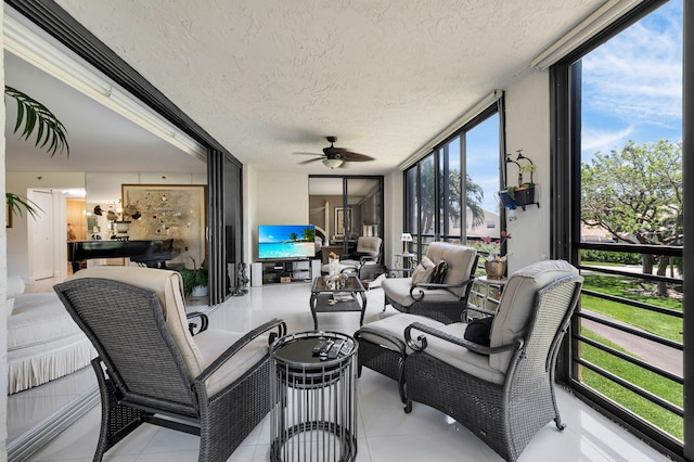 sunroom with ceiling fan
