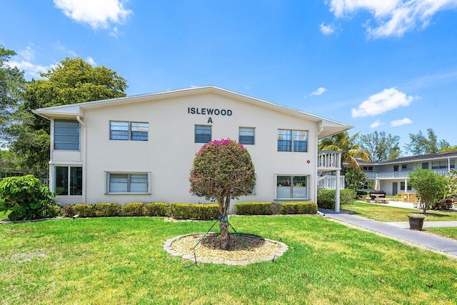 19 Islewood A 19, Deerfield Beach, FL 33442 - view of front of property featuring a front yard and stucco siding