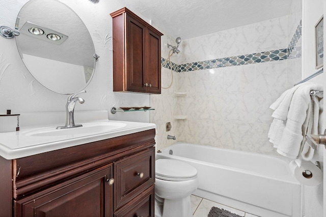 19 Islewood A 19, Deerfield Beach, FL 33442 - bathroom featuring toilet, tub / shower combination, and vanity