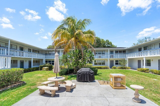 19 Islewood A 19, Deerfield Beach, FL 33442 - view of community featuring a yard and a patio