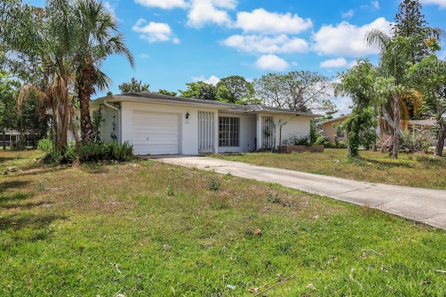 ranch-style home with driveway, stucco siding, a garage, and a front yard