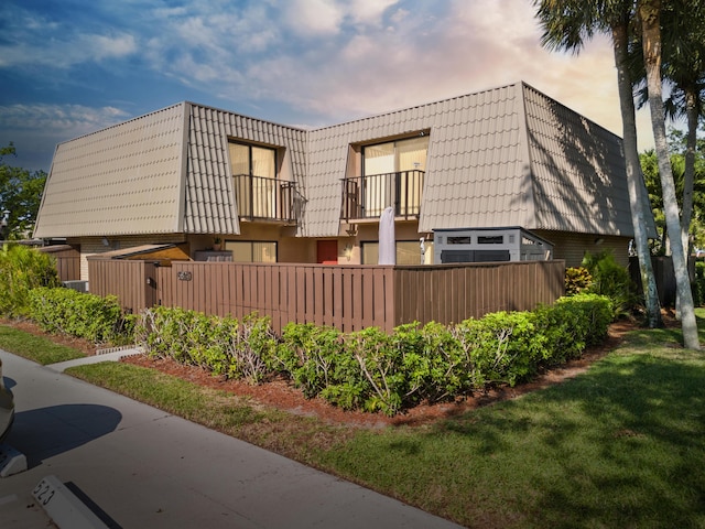 6824 68th Way, West Palm Beach, FL 33409 - view of front of home featuring mansard roof