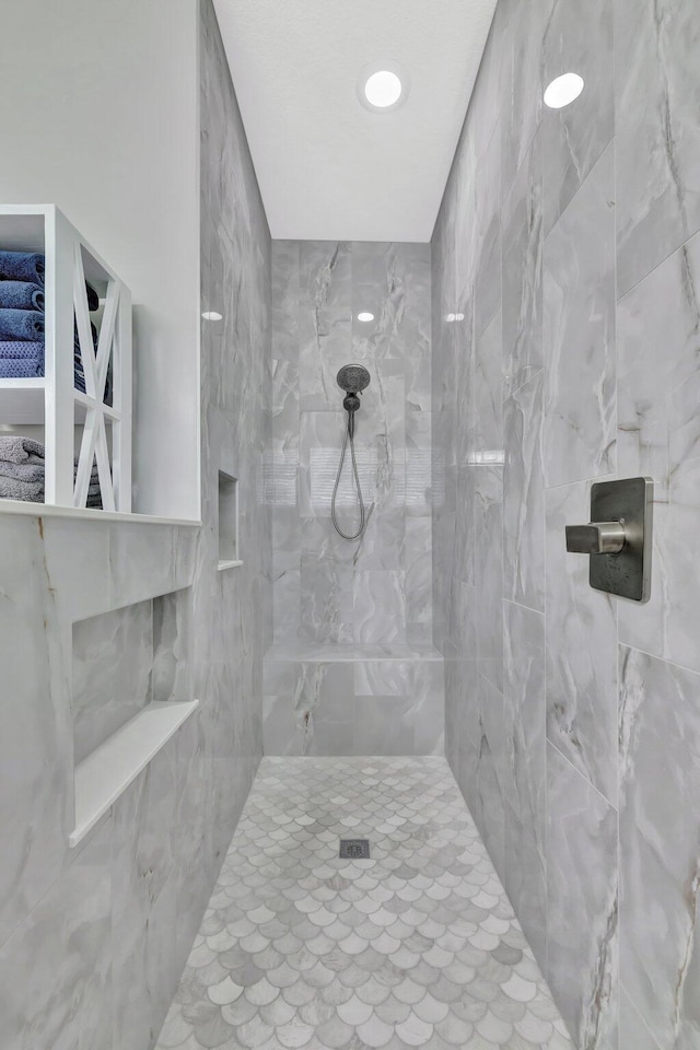 1236 SE Conference Cir, Stuart, FL 34997 - bathroom with a tile shower