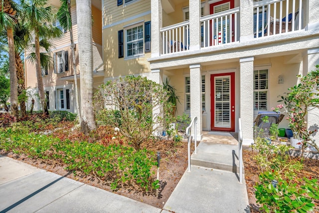 275 Murcia Dr Unit 101, Jupiter, FL 33458 - doorway to property with a balcony and stucco siding